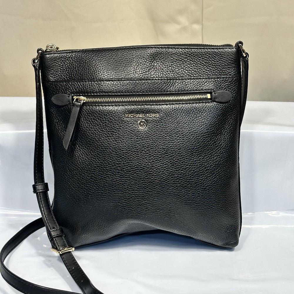 Michael Kors Jet Set Charm Med Flat Black Leather Crossbody Bag Authenticated